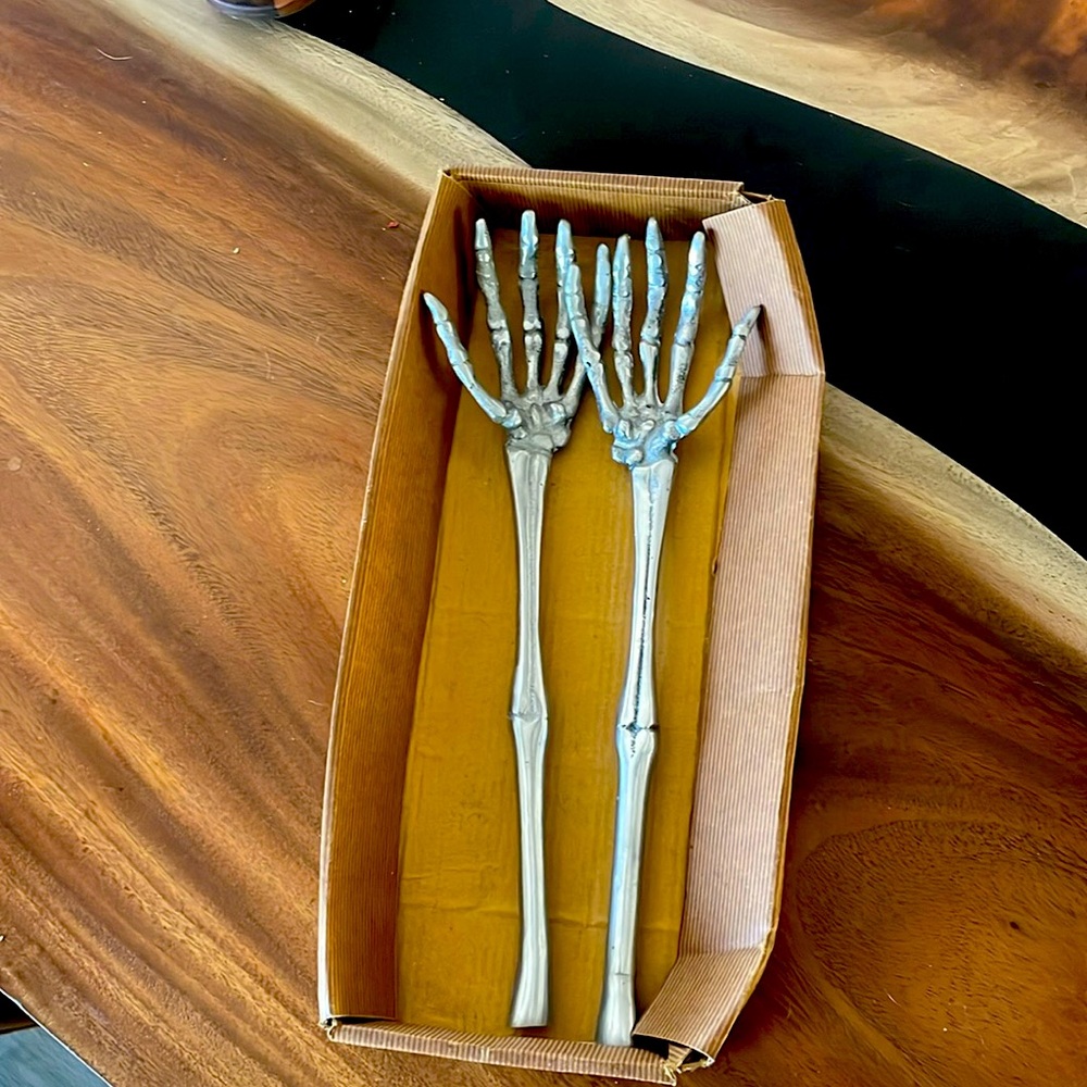 Skeleton hands salad spatula